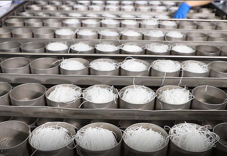 小型酸辣粉加工廠選擇自動化生產線需要考慮哪些因素？?