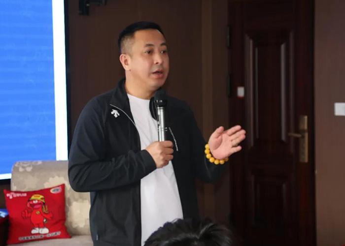 韓玉龍老師講話.jpg